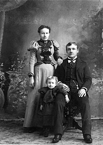 Kalle and Selma Suihkonen with daughter, Charles Hill