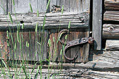 vanha sarana aitan ovessa